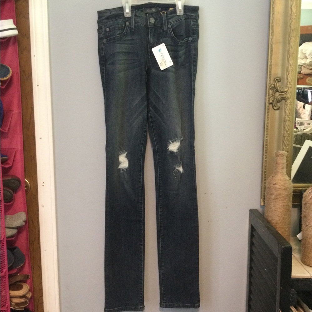 P68.  Level 99 Lily Skinny Acape